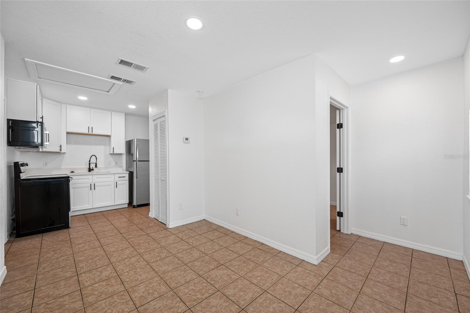 Image 2 of 12 For 5109 Horton Road B