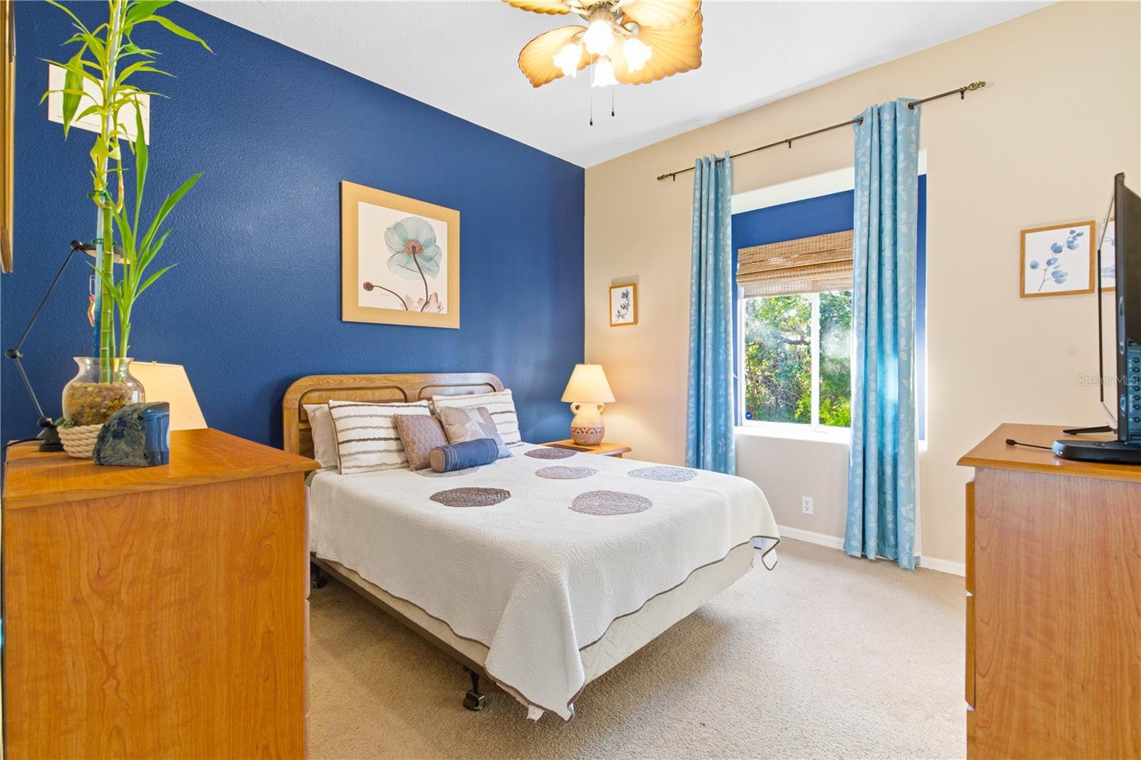 Image 43 of 75 For 13024 Meinert Avenue