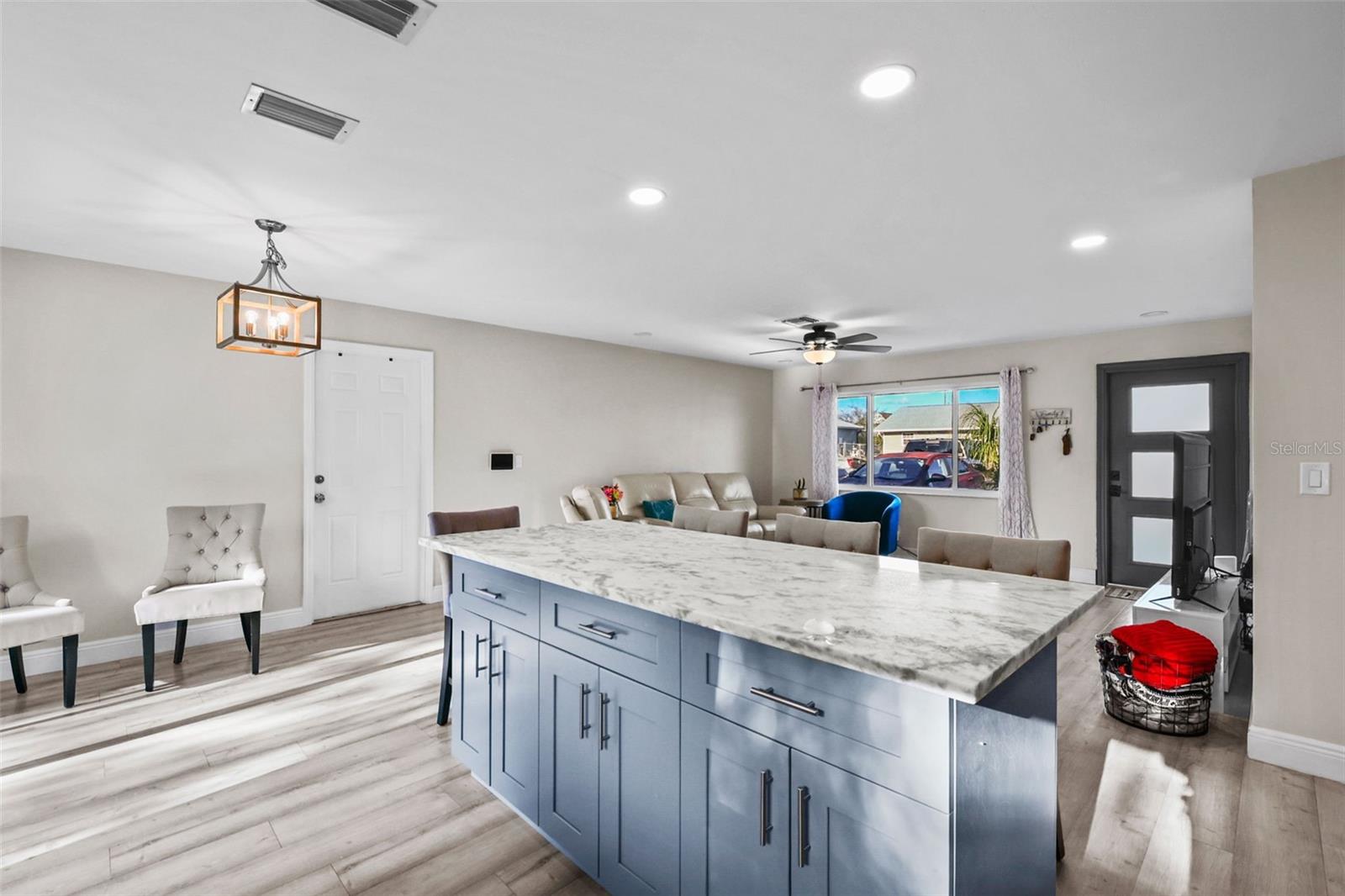 Image 11 of 30 For 18470 Geranium Road