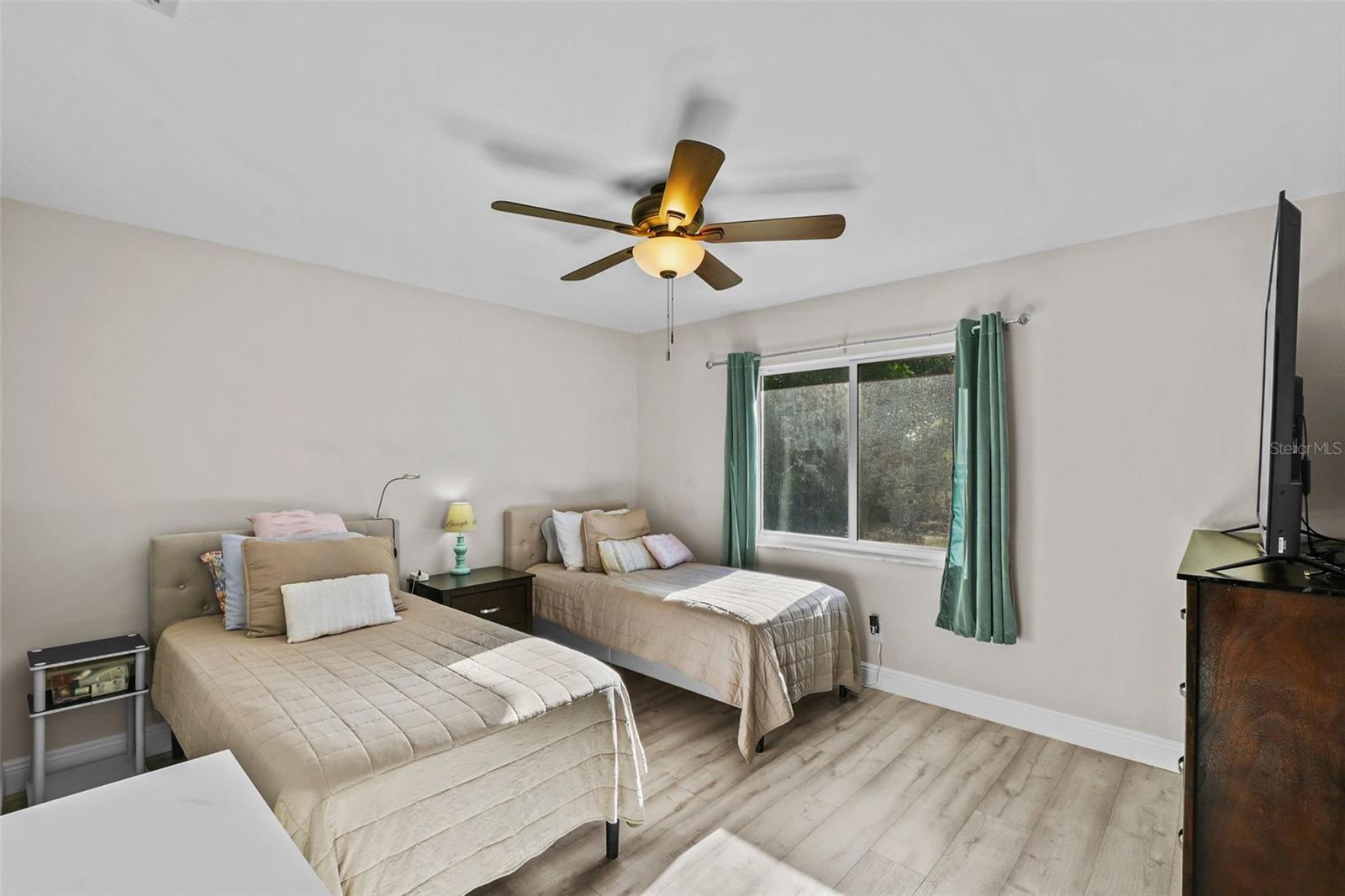 Image 13 of 30 For 18470 Geranium Road