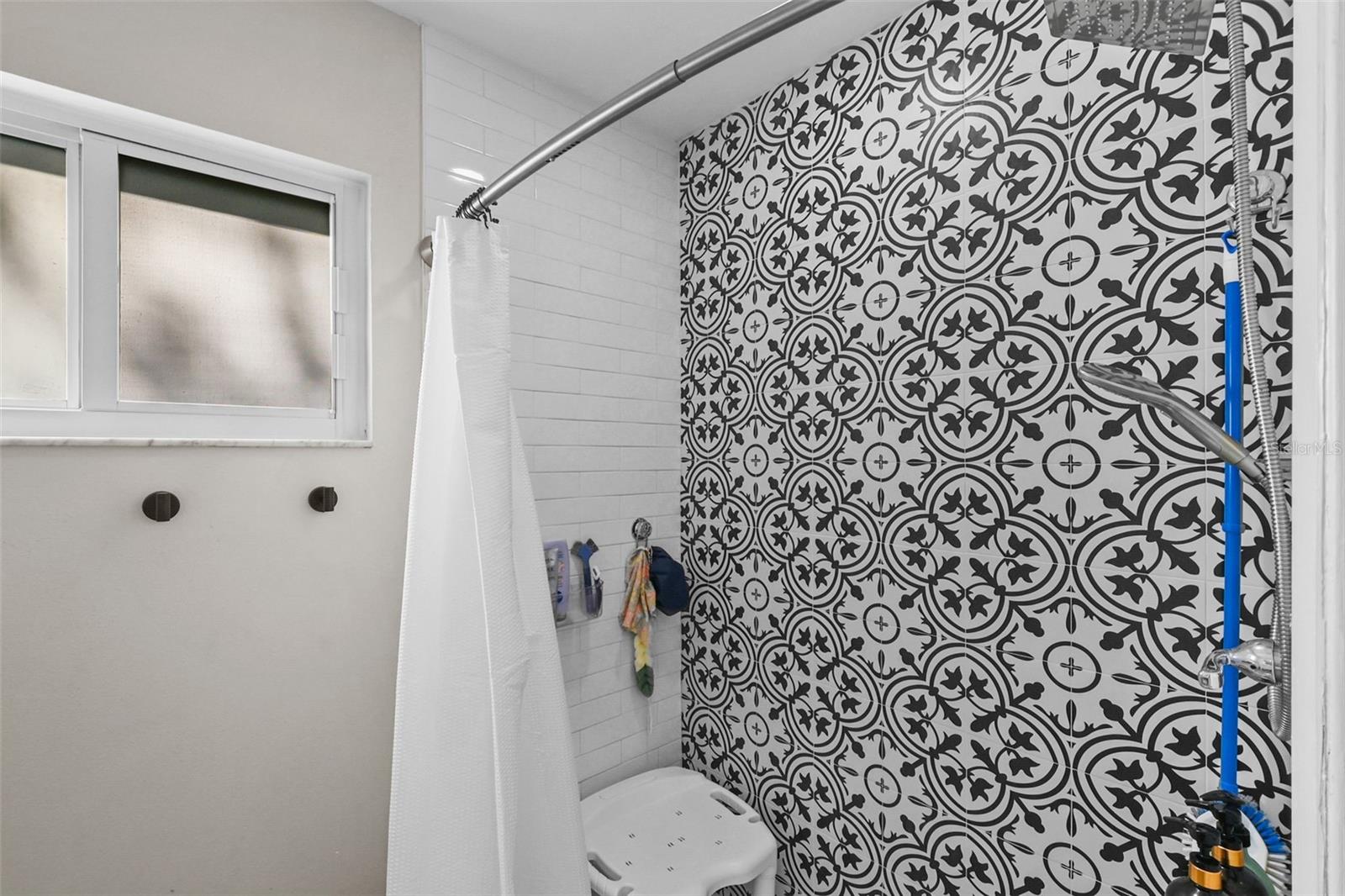 Image 16 of 30 For 18470 Geranium Road