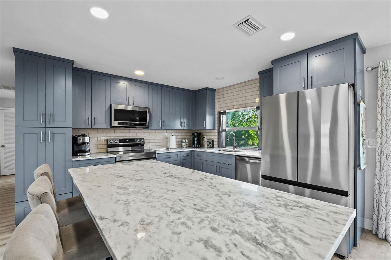 Image 9 of 30 For 18470 Geranium Road