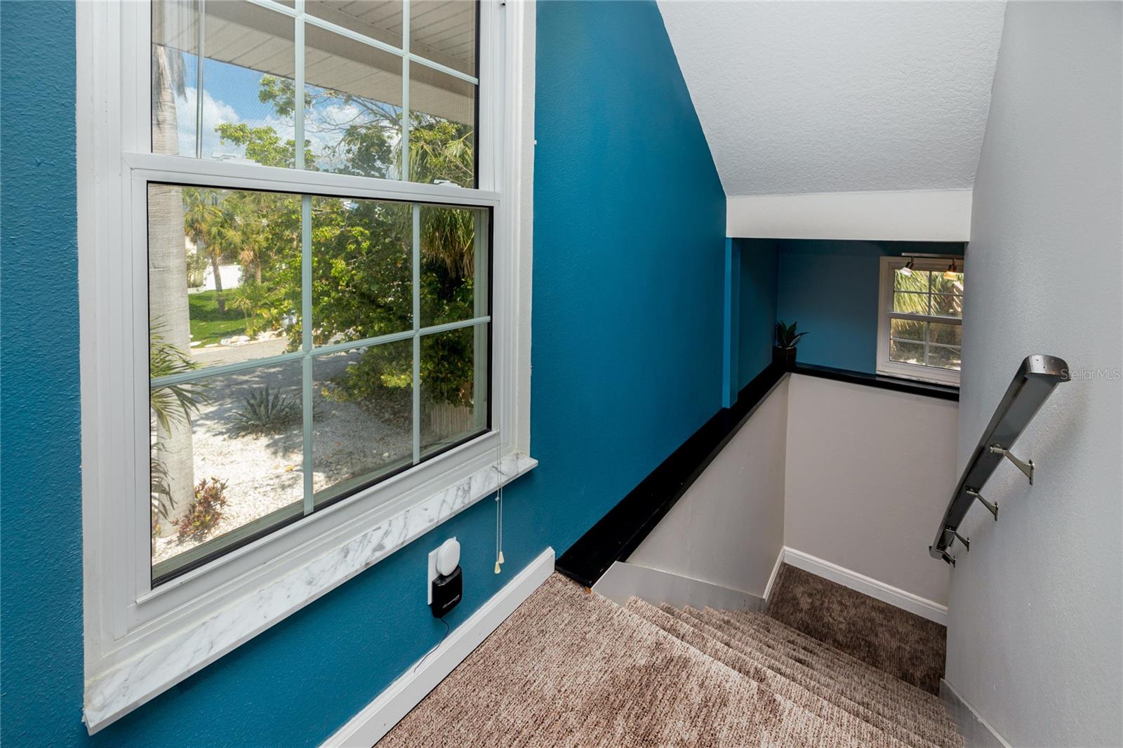 Image 11 of 67 For 405 8th Avenue N