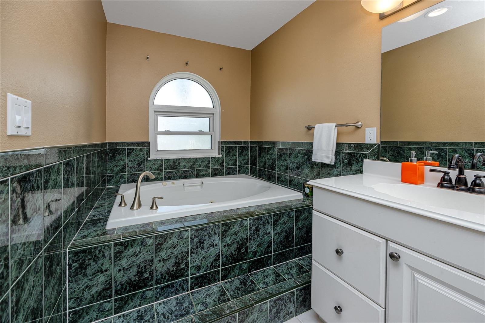 Image 33 of 67 For 405 8th Avenue N