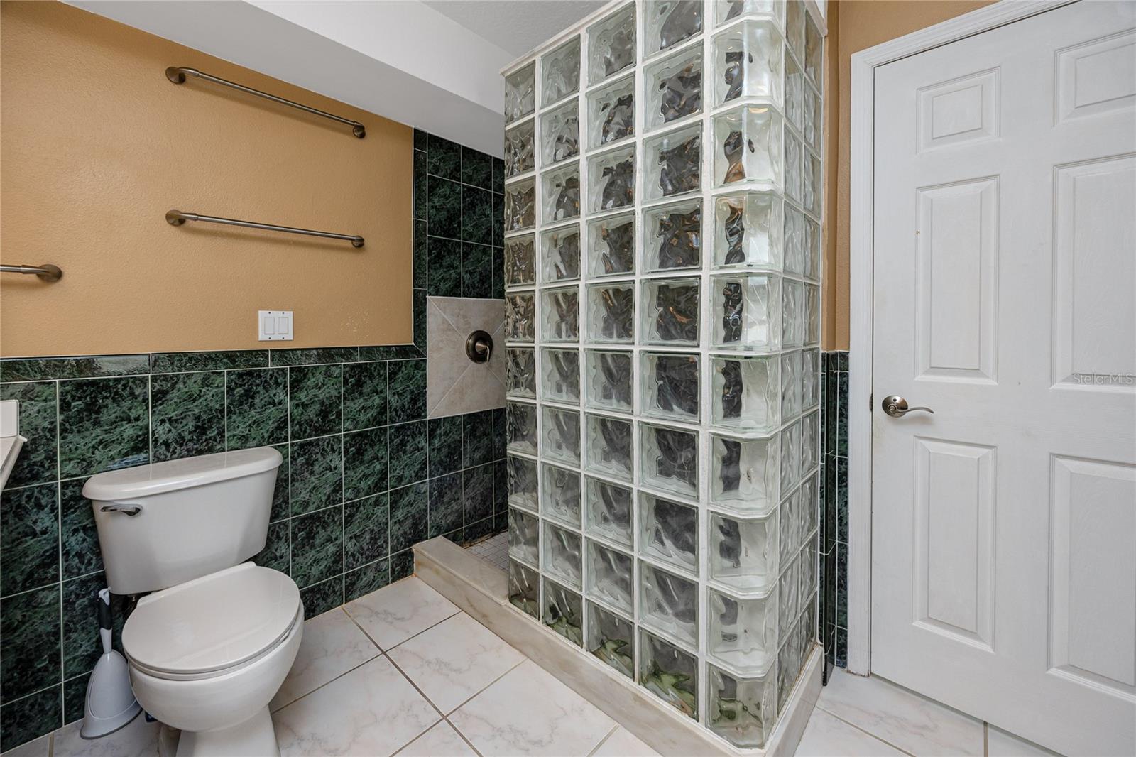 Image 35 of 67 For 405 8th Avenue N