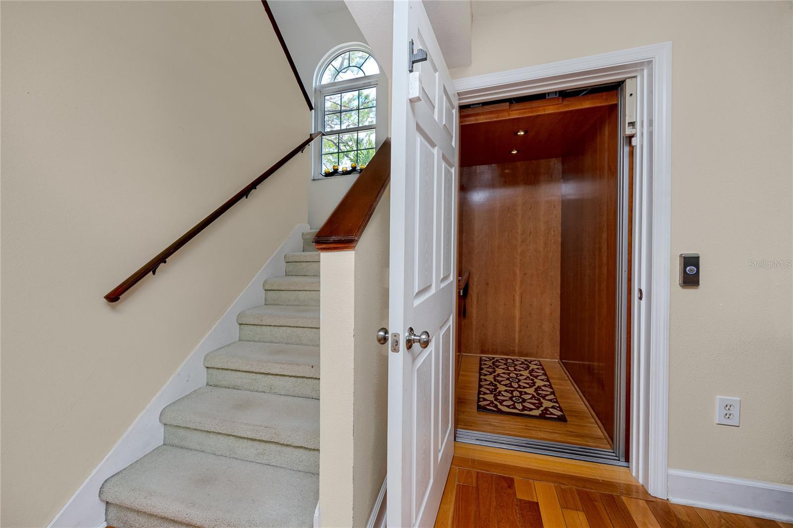 Image 37 of 67 For 405 8th Avenue N