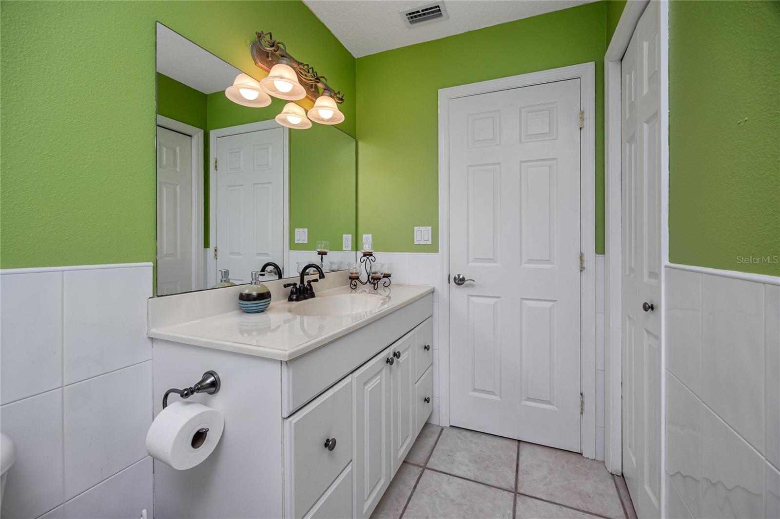 Image 52 of 67 For 405 8th Avenue N