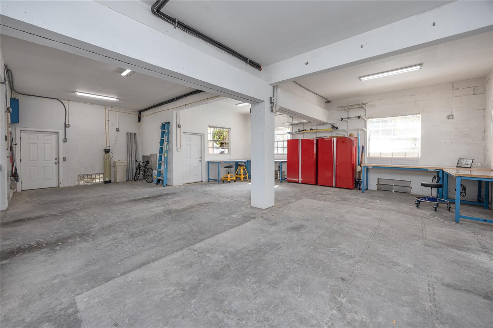 Image 54 of 67 For 405 8th Avenue N