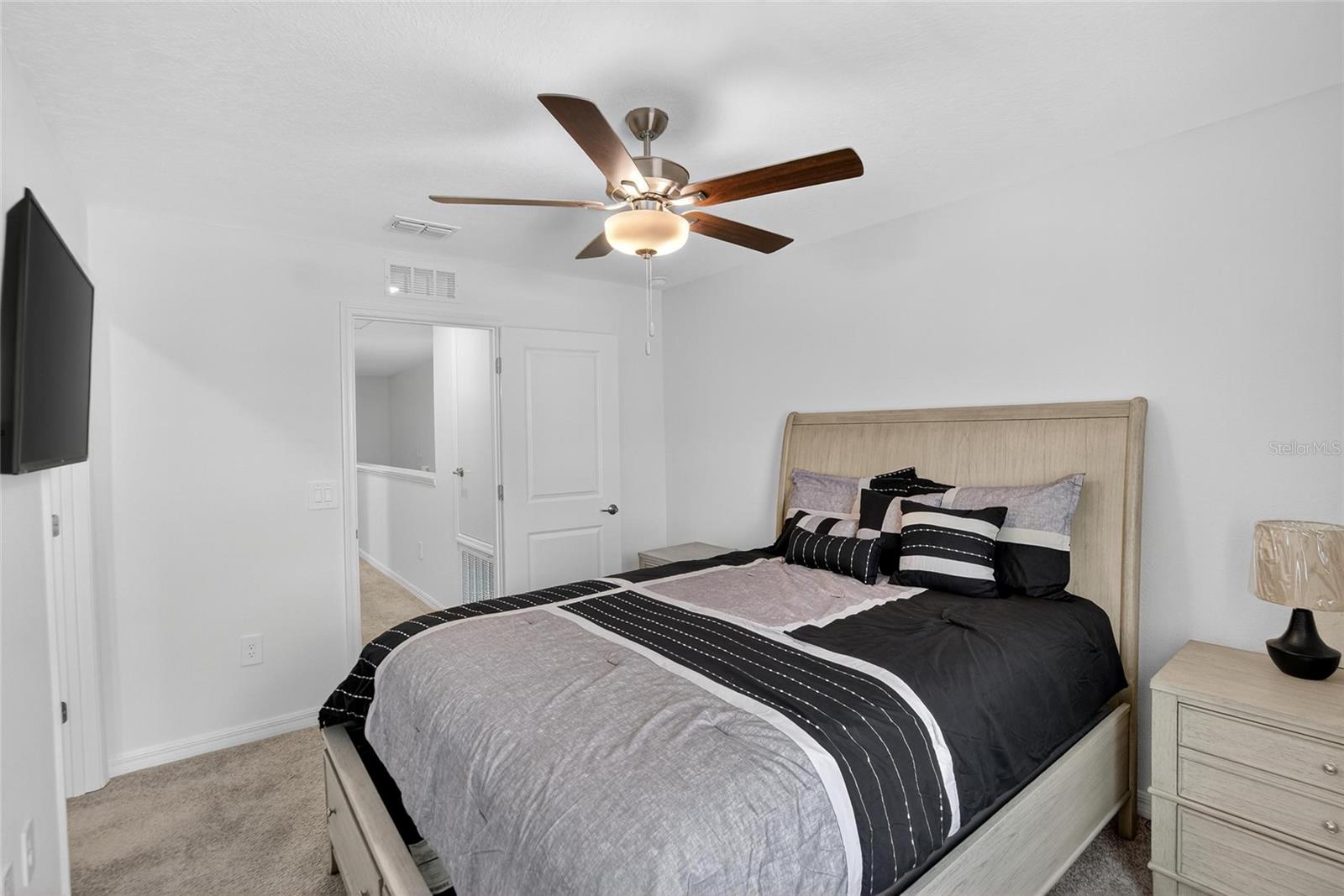 Image 33 of 44 For 10317 Trumpet Honeysuckle Way