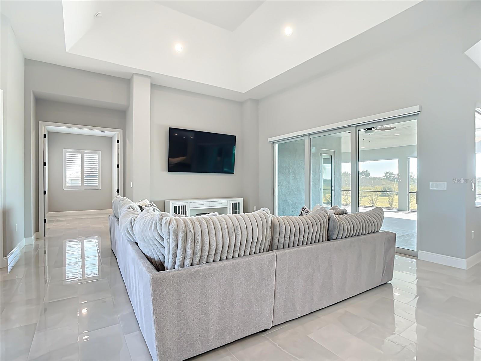 Image 7 of 66 For 3586 Recurve Circle