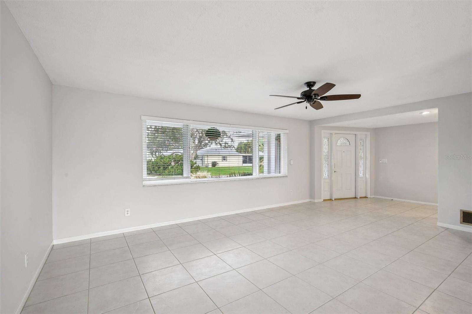 Image 11 of 70 For 2180 Dolphin Boulevard S