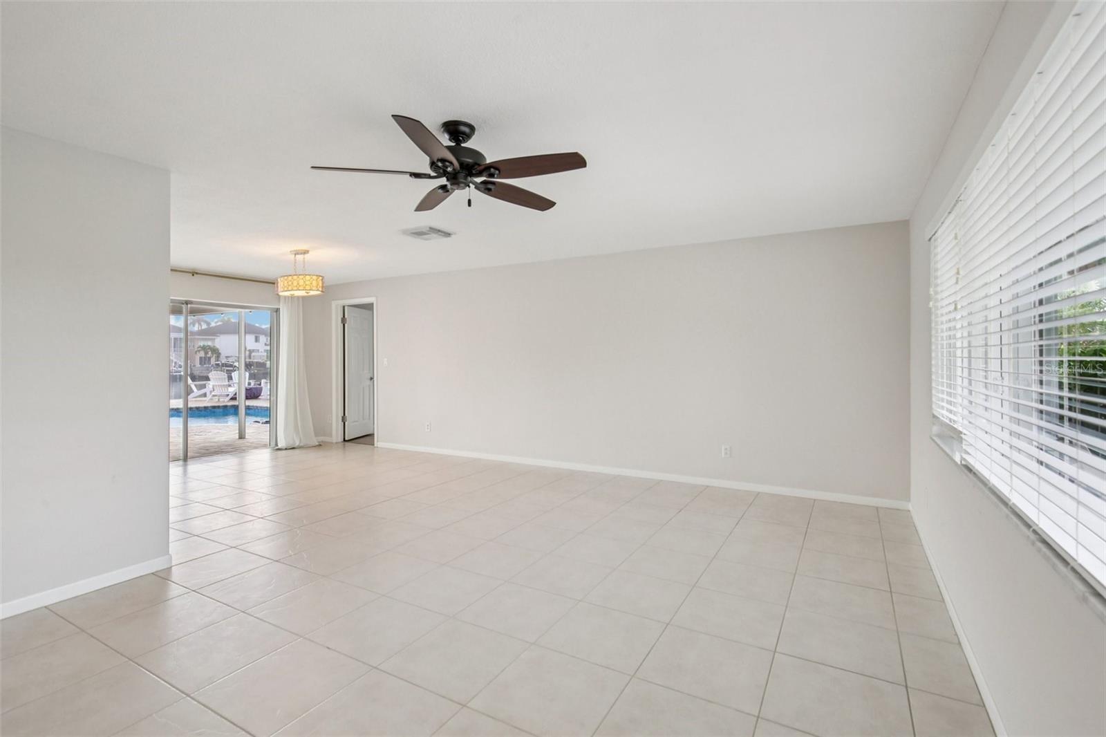 Image 13 of 70 For 2180 Dolphin Boulevard S