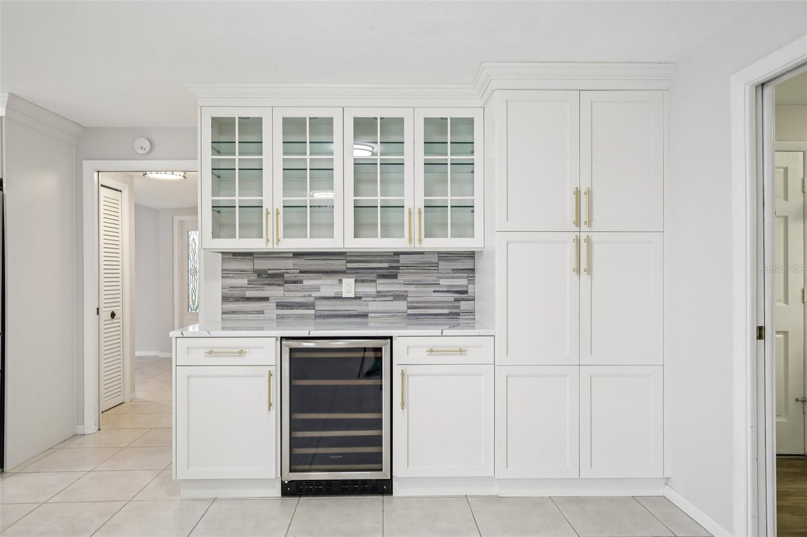 Image 17 of 70 For 2180 Dolphin Boulevard S