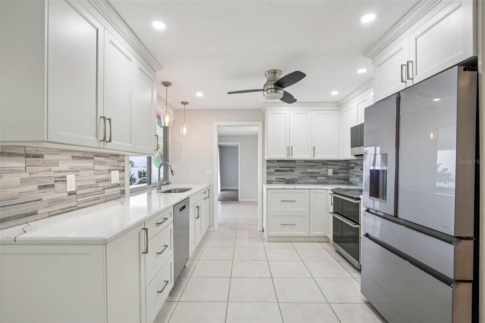 Image 18 of 70 For 2180 Dolphin Boulevard S