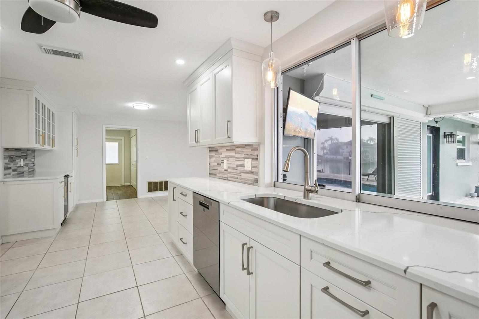 Image 20 of 70 For 2180 Dolphin Boulevard S