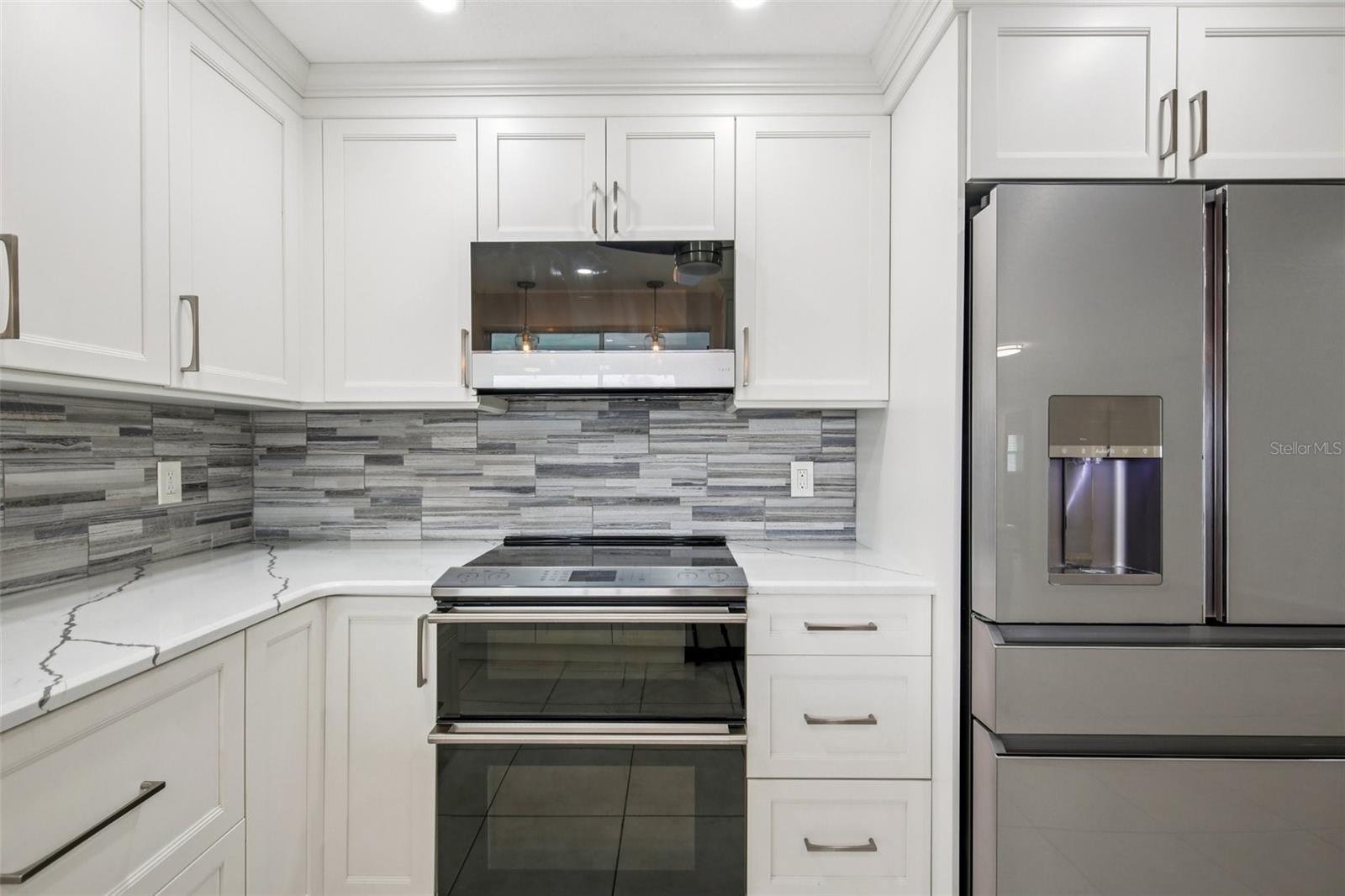 Image 21 of 70 For 2180 Dolphin Boulevard S