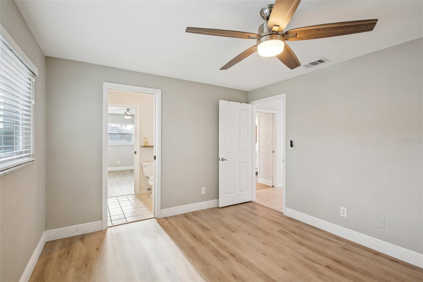 Image 23 of 70 For 2180 Dolphin Boulevard S