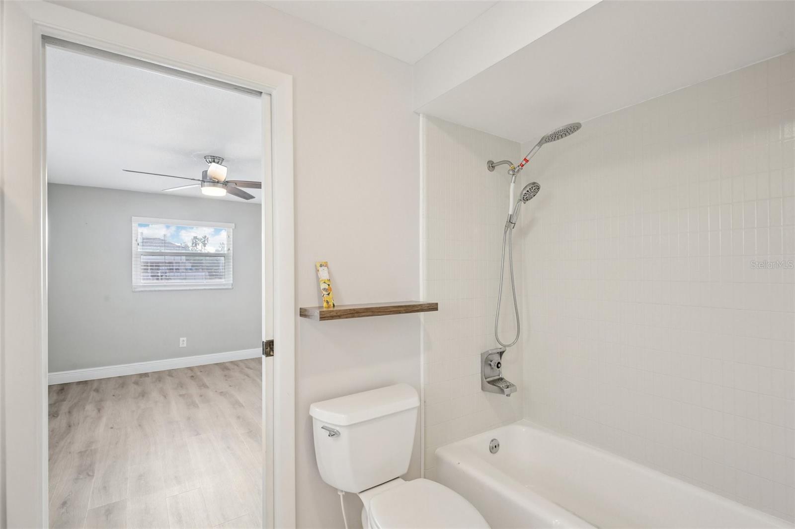 Image 25 of 70 For 2180 Dolphin Boulevard S