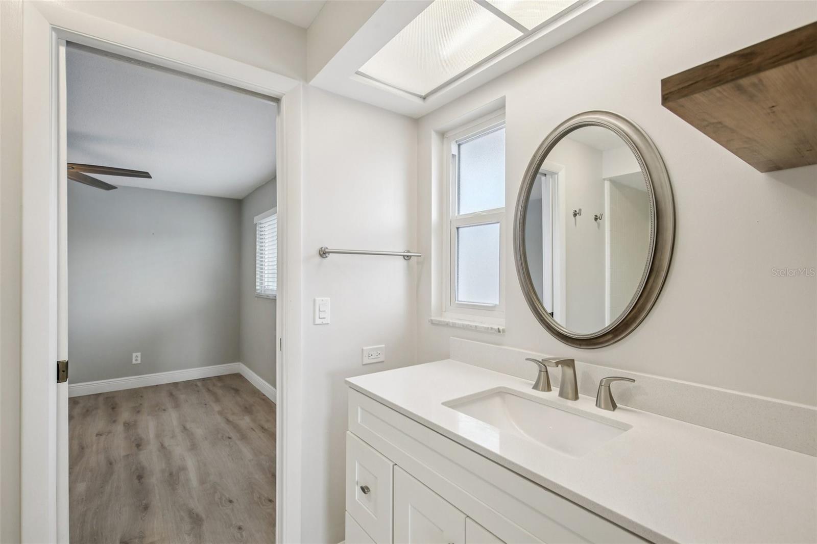 Image 26 of 70 For 2180 Dolphin Boulevard S