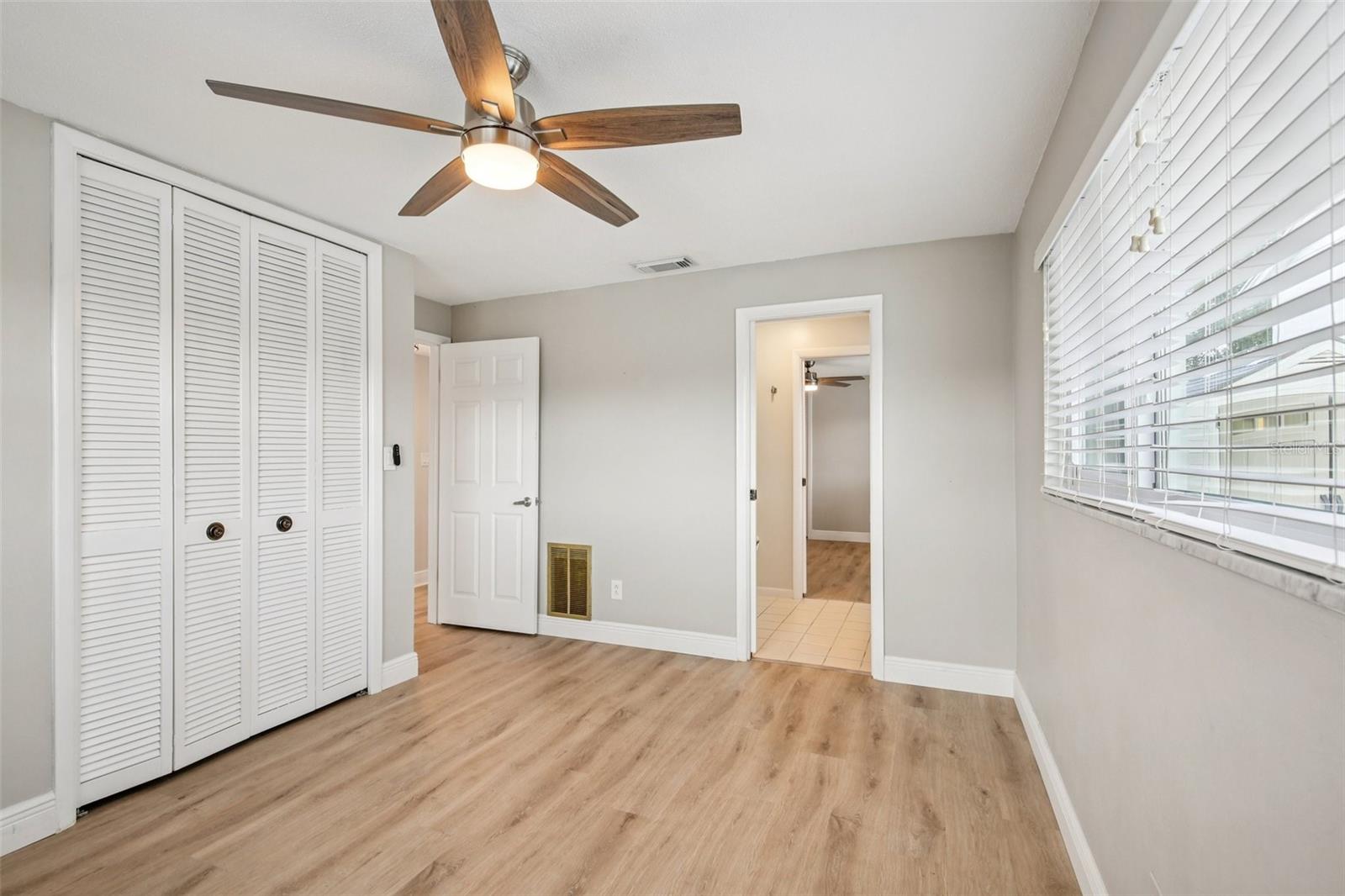 Image 29 of 70 For 2180 Dolphin Boulevard S