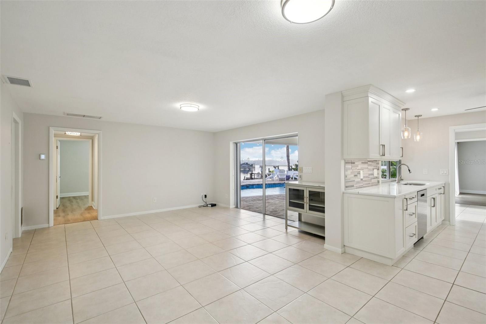 Image 3 of 70 For 2180 Dolphin Boulevard S