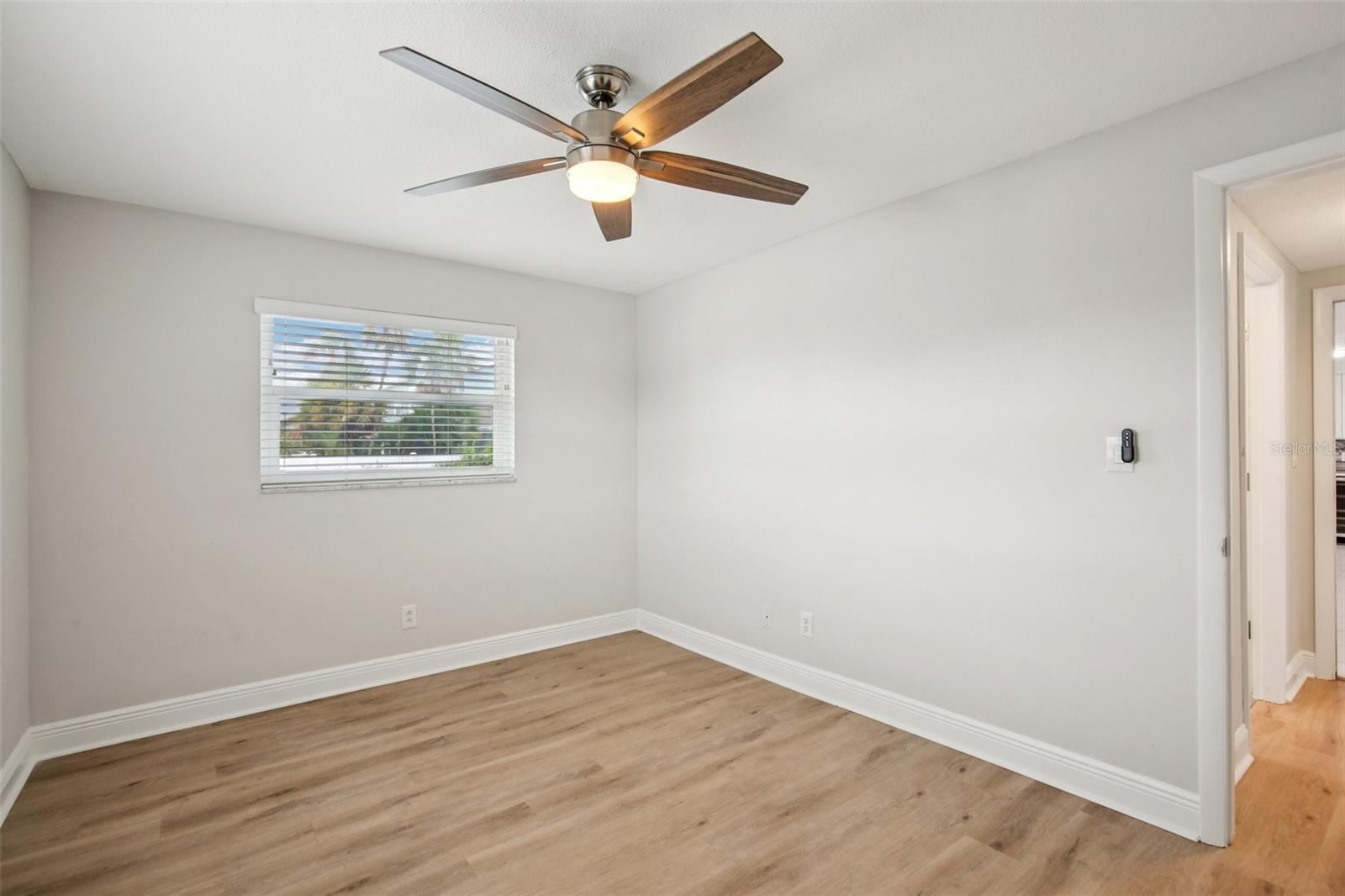 Image 32 of 70 For 2180 Dolphin Boulevard S