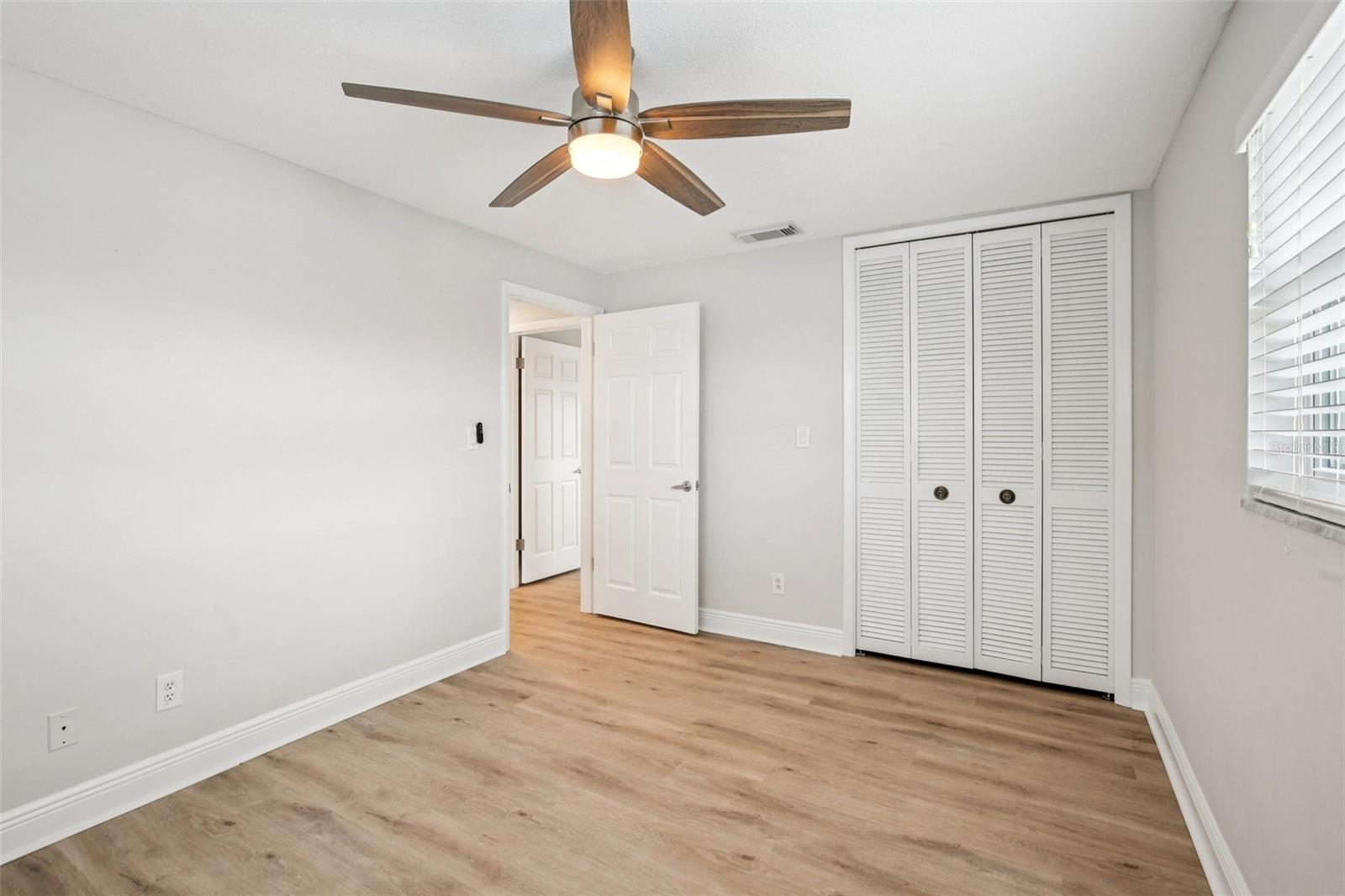 Image 33 of 70 For 2180 Dolphin Boulevard S