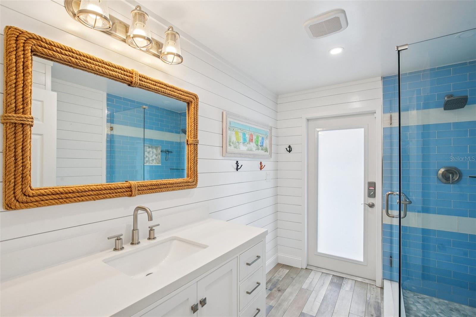 Image 34 of 70 For 2180 Dolphin Boulevard S