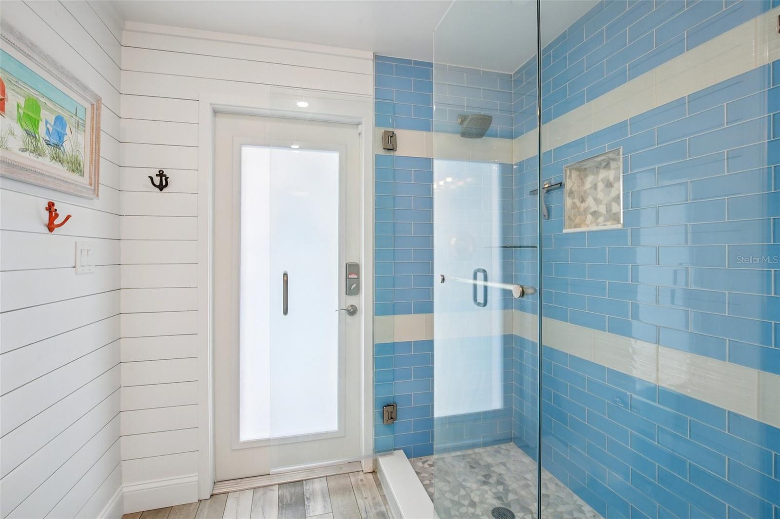 Image 35 of 70 For 2180 Dolphin Boulevard S