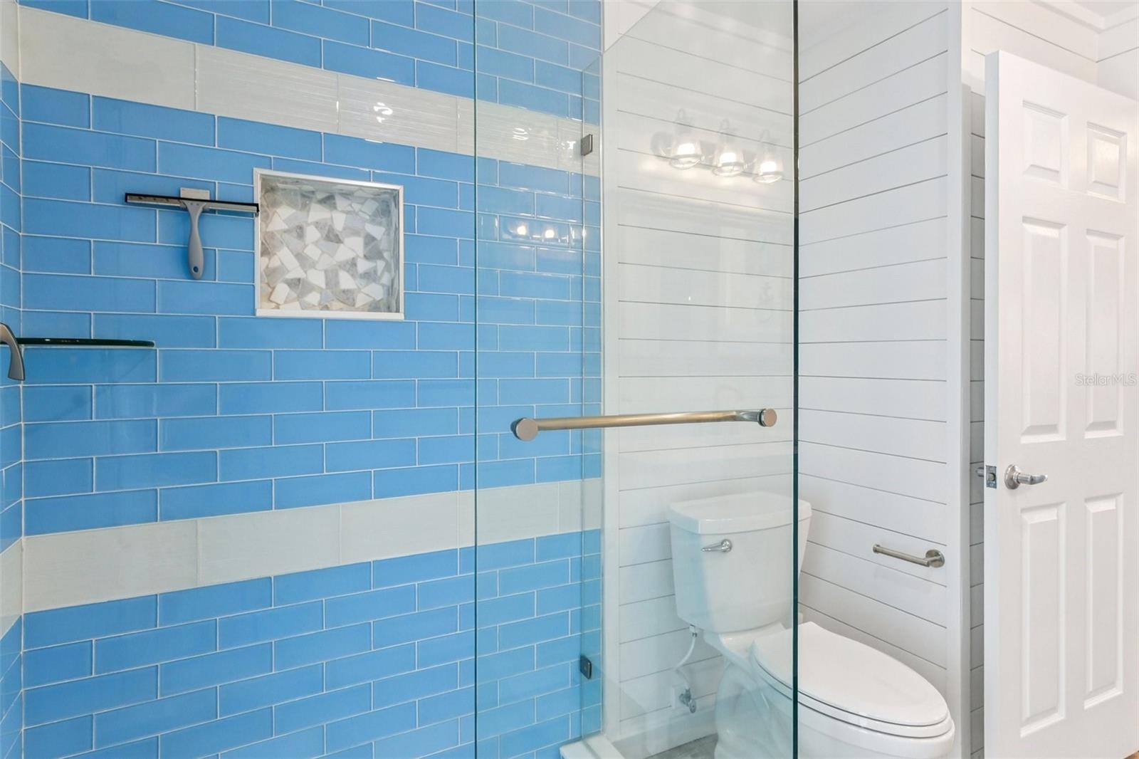 Image 36 of 70 For 2180 Dolphin Boulevard S