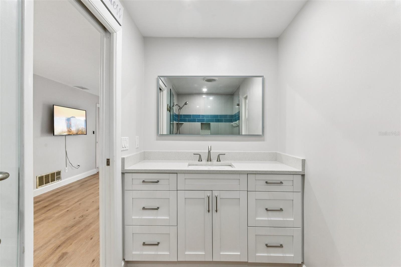 Image 42 of 70 For 2180 Dolphin Boulevard S