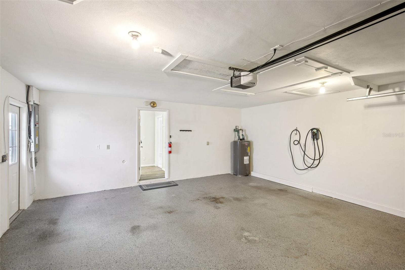 Image 44 of 70 For 2180 Dolphin Boulevard S