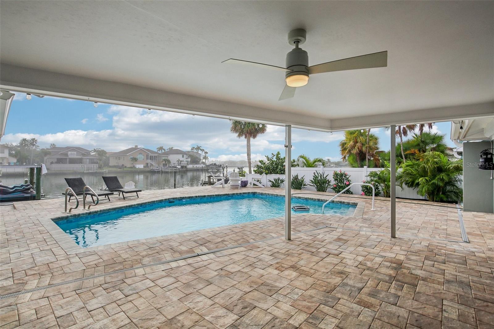 Image 46 of 70 For 2180 Dolphin Boulevard S