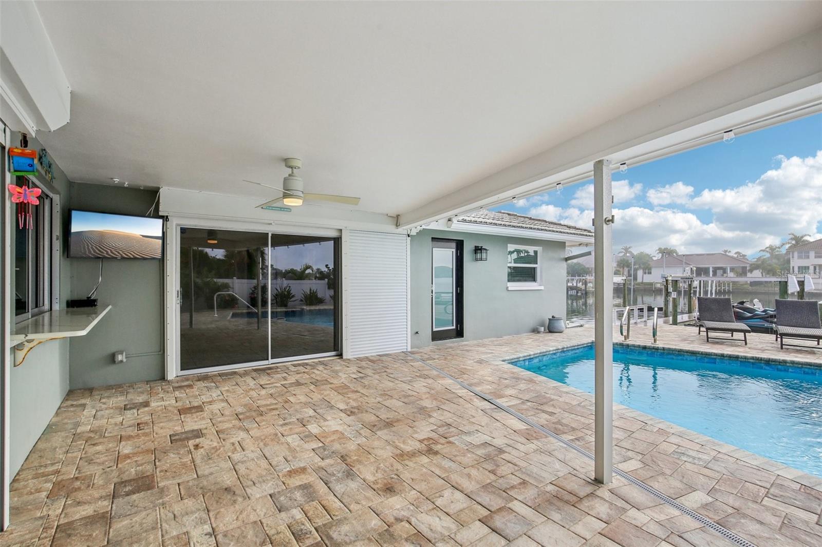 Image 47 of 70 For 2180 Dolphin Boulevard S