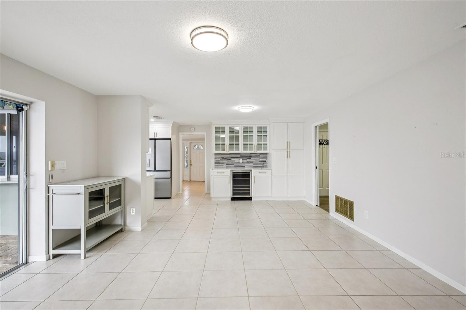 Image 5 of 70 For 2180 Dolphin Boulevard S