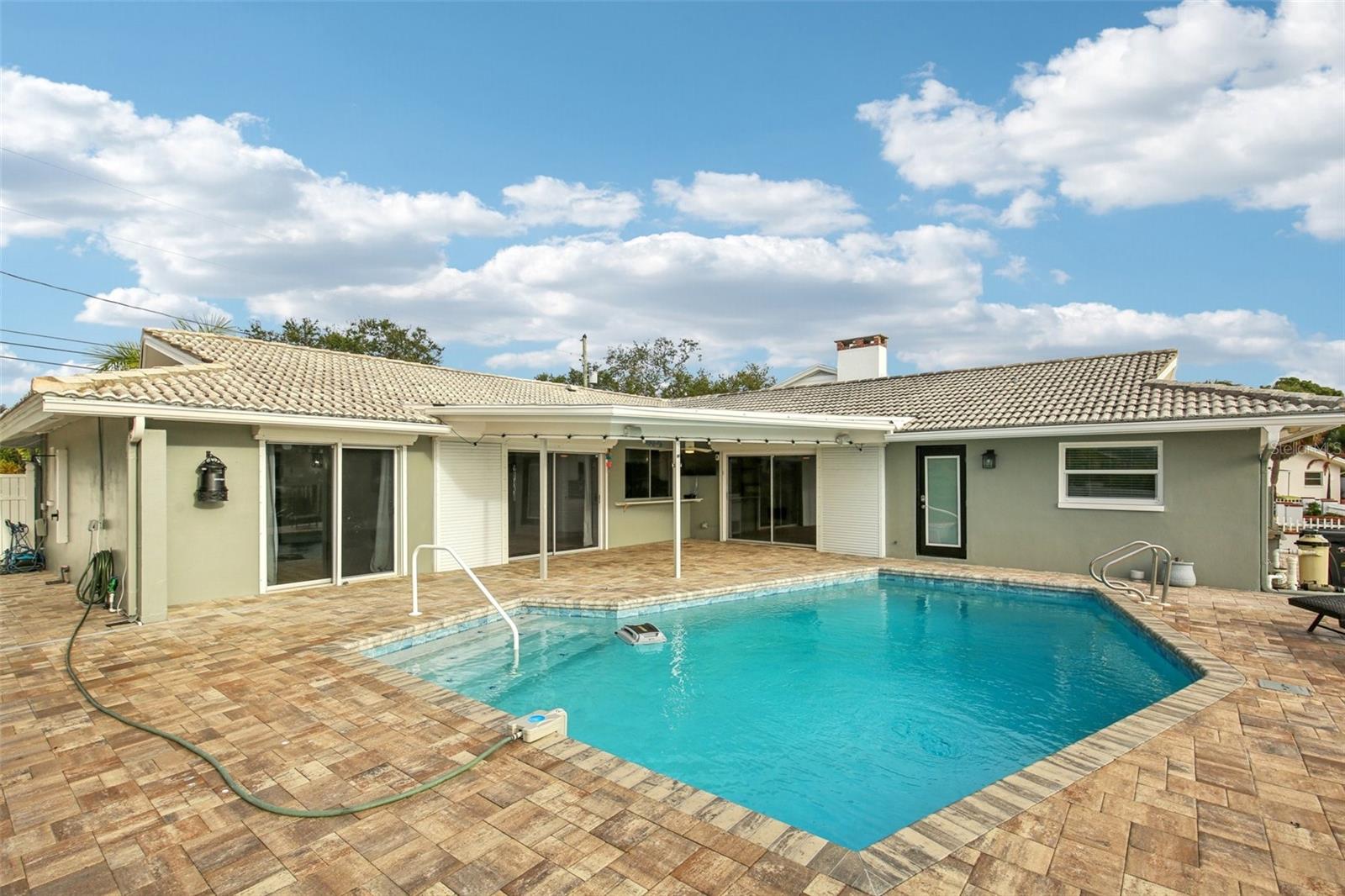 Image 51 of 70 For 2180 Dolphin Boulevard S