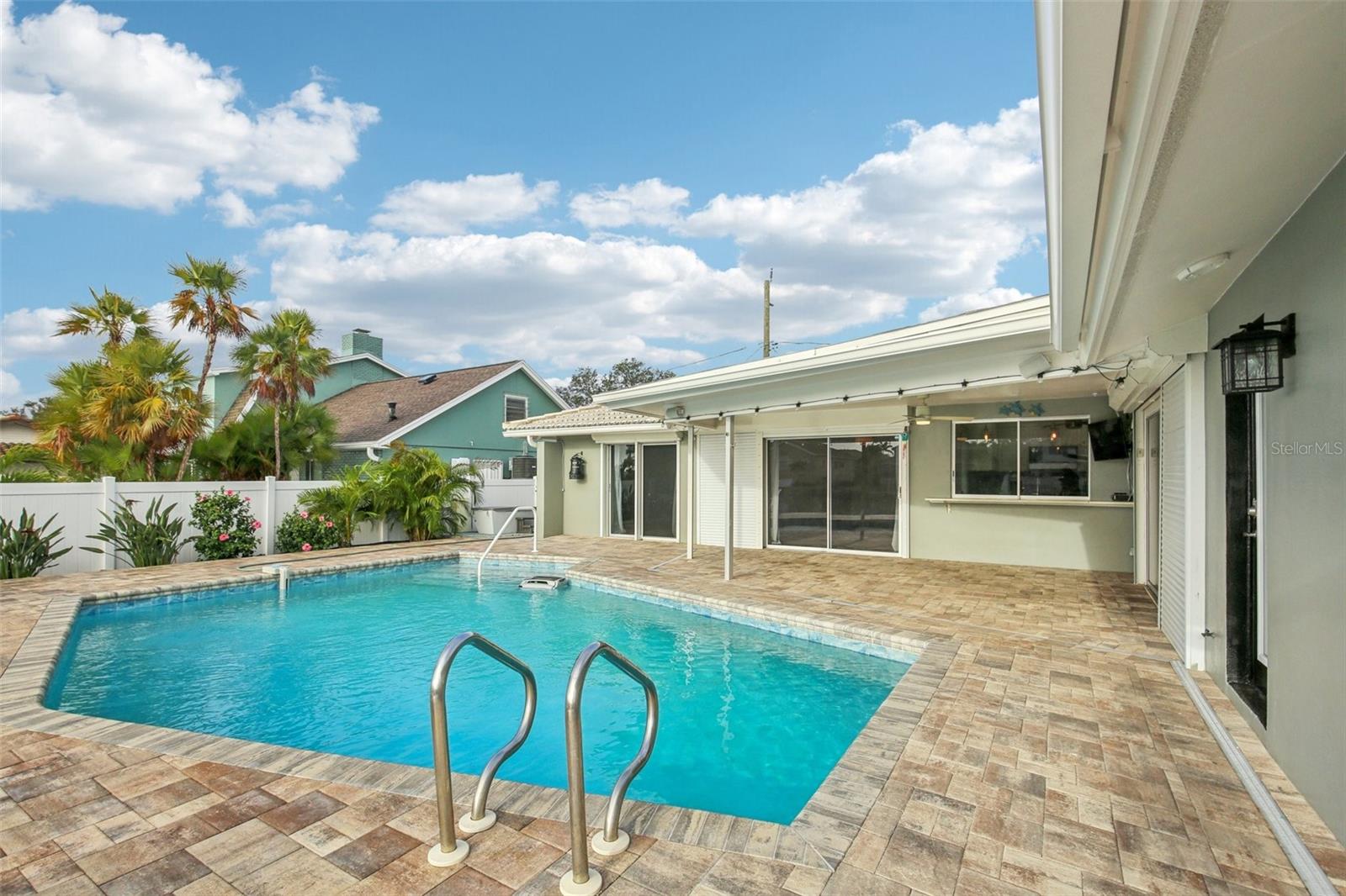 Image 52 of 70 For 2180 Dolphin Boulevard S