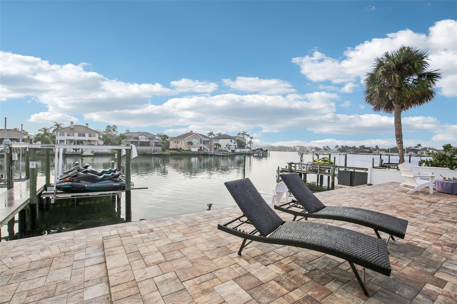 Image 53 of 70 For 2180 Dolphin Boulevard S