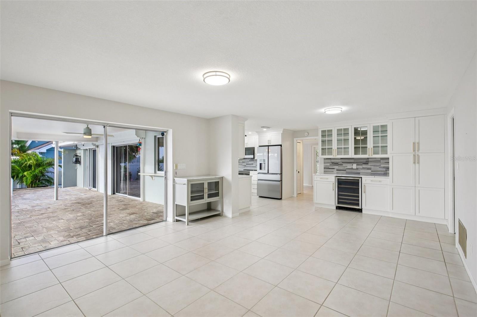 Image 6 of 70 For 2180 Dolphin Boulevard S