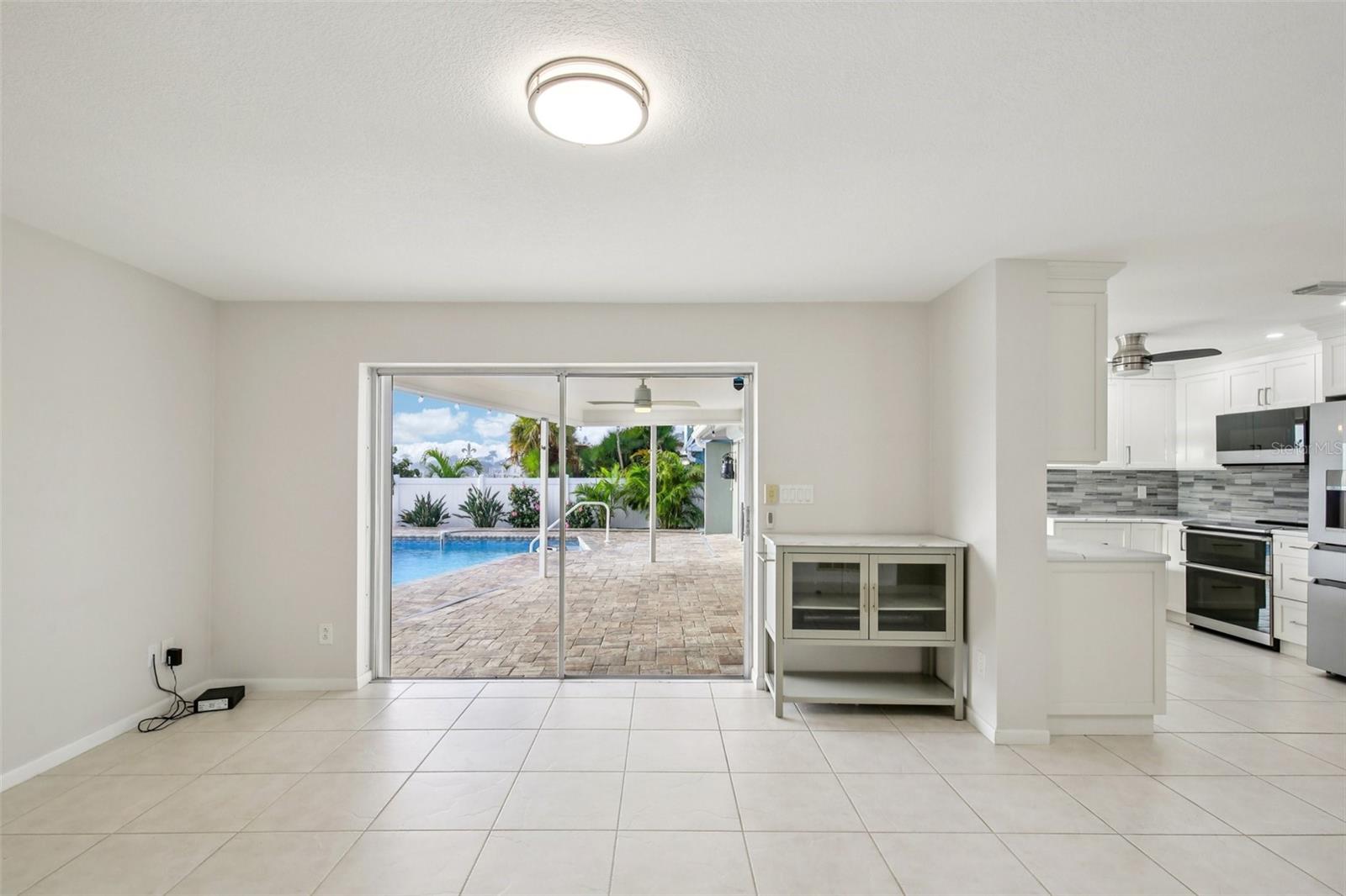 Image 7 of 70 For 2180 Dolphin Boulevard S