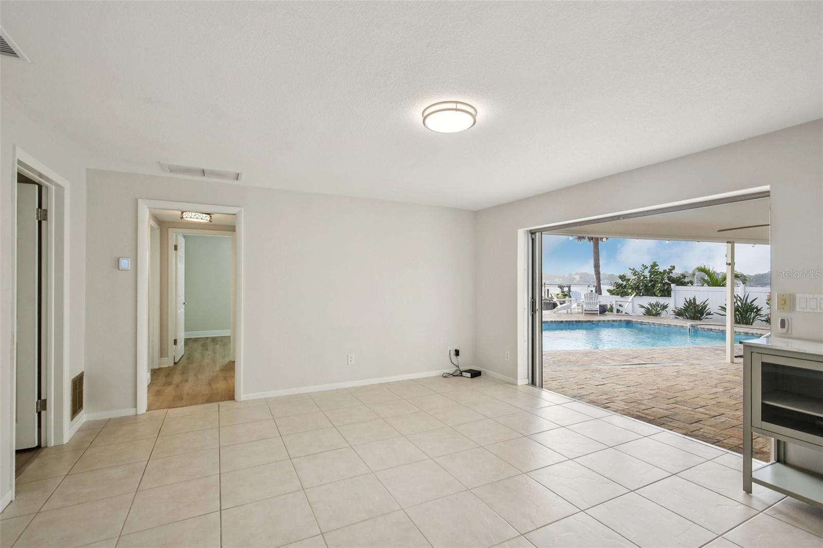 Image 9 of 70 For 2180 Dolphin Boulevard S