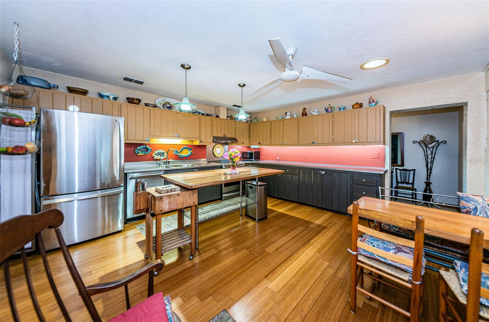 Image 11 of 34 For 330 Spring Boulevard