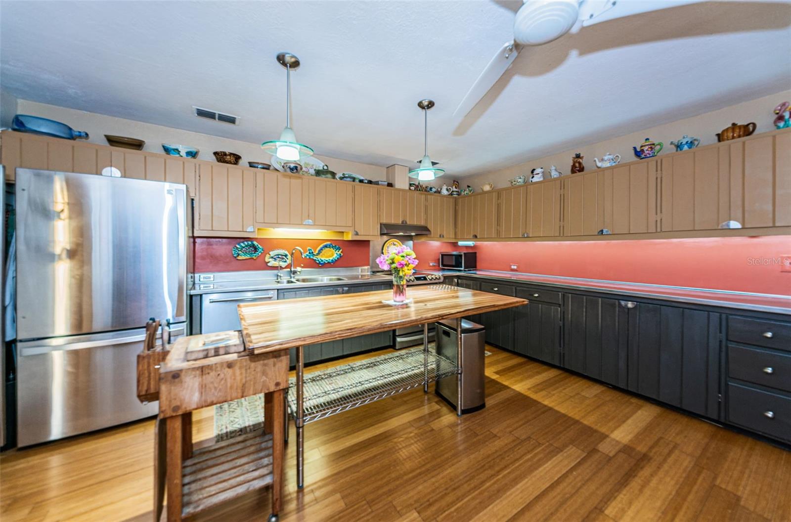 Image 13 of 34 For 330 Spring Boulevard