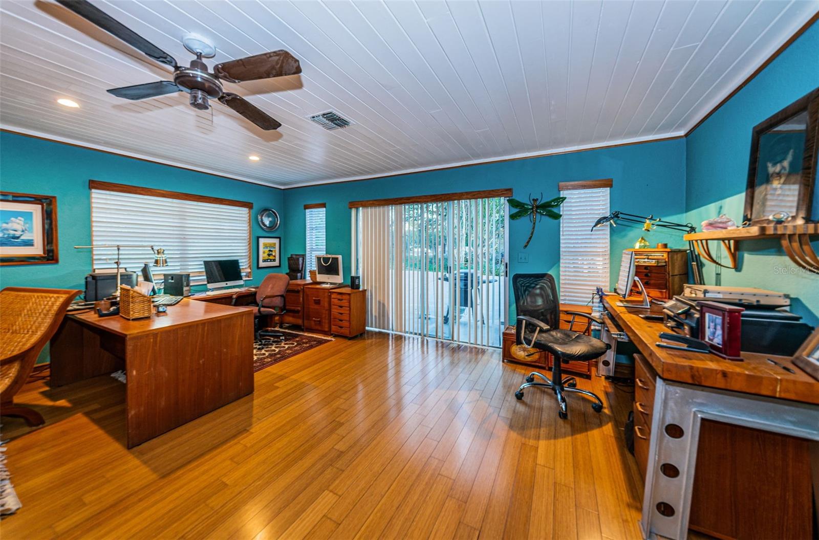 Image 17 of 34 For 330 Spring Boulevard