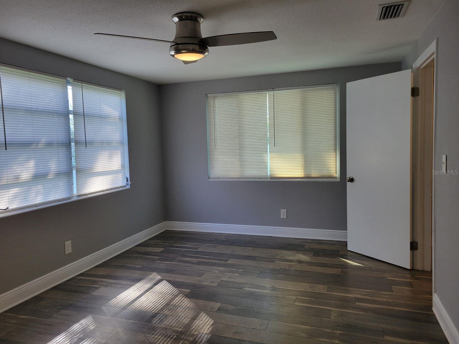 Image 11 of 28 For 831 4th Avenue Nw