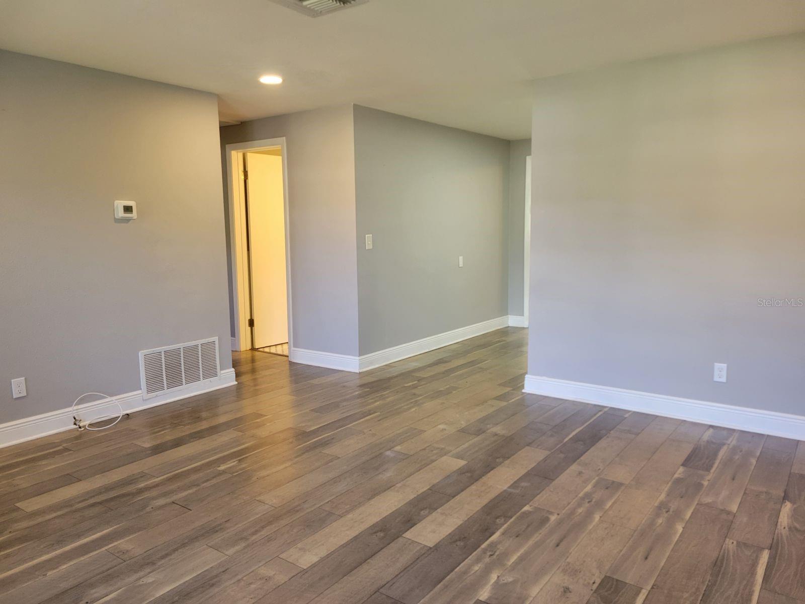 Image 3 of 28 For 831 4th Avenue Nw