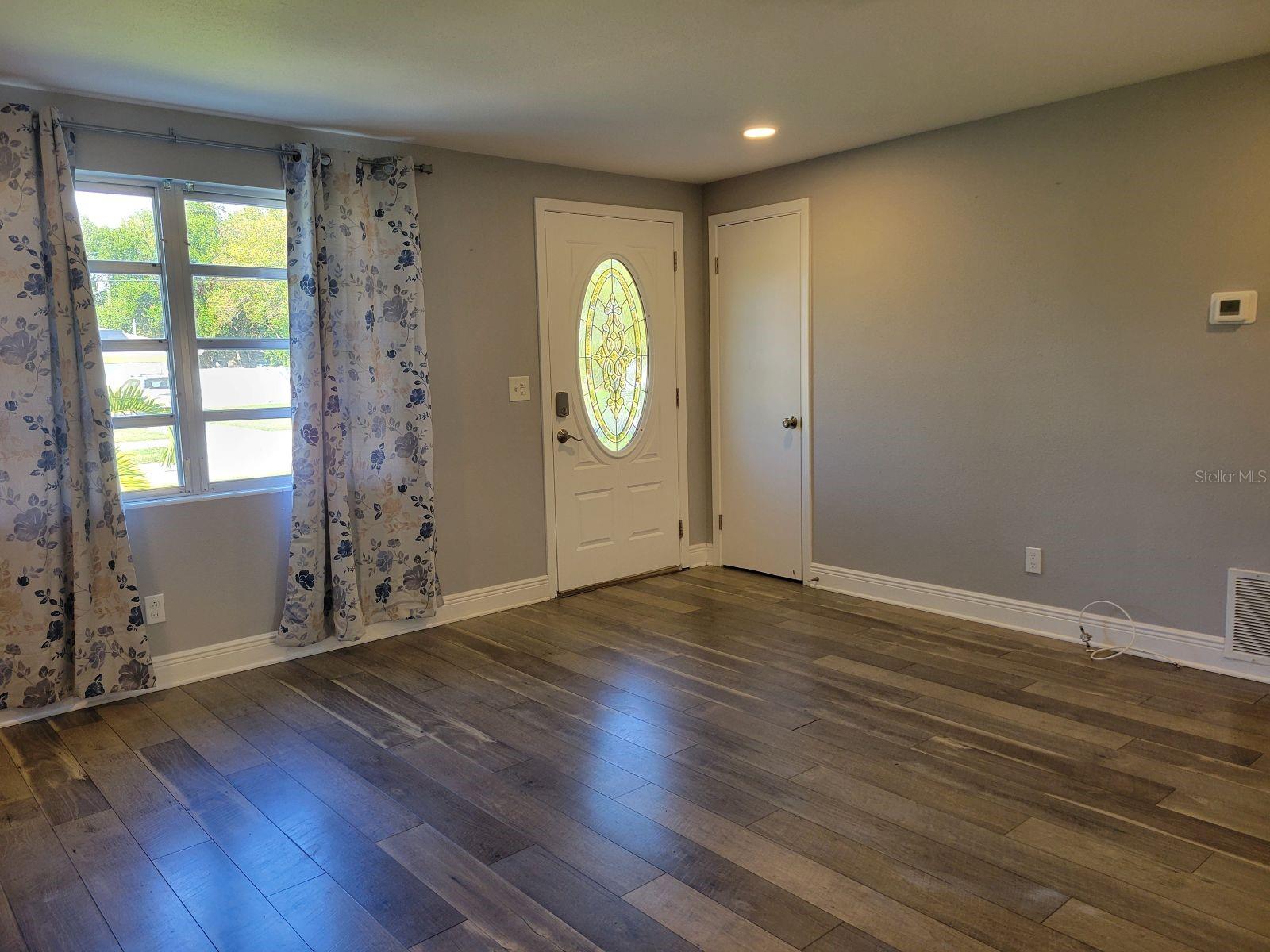 Image 4 of 28 For 831 4th Avenue Nw