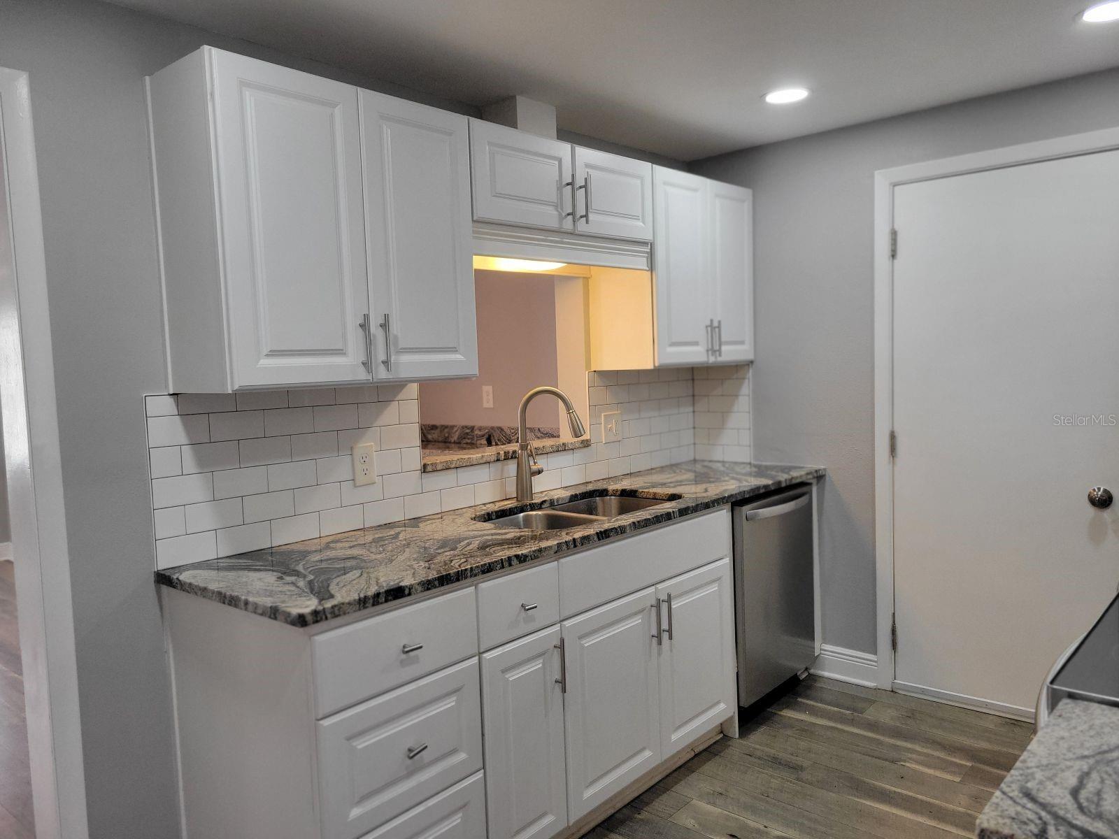 Image 5 of 28 For 831 4th Avenue Nw