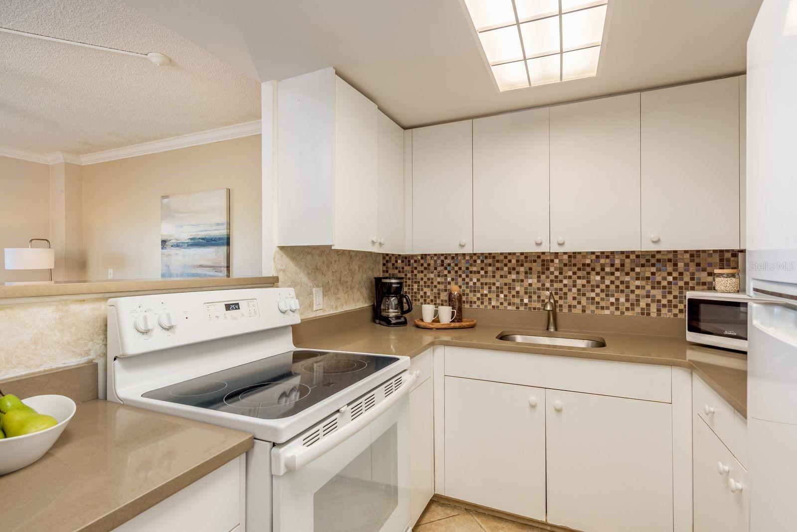 Image 12 of 23 For 880 Mandalay Avenue N404