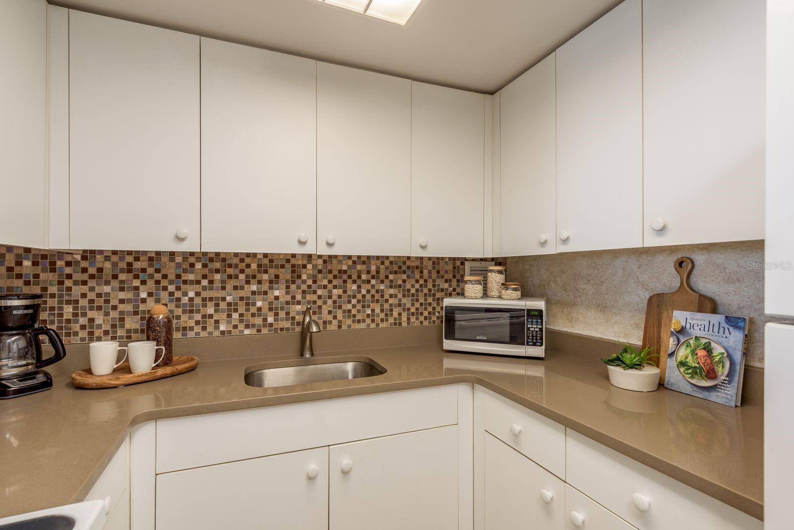 Image 13 of 23 For 880 Mandalay Avenue N404